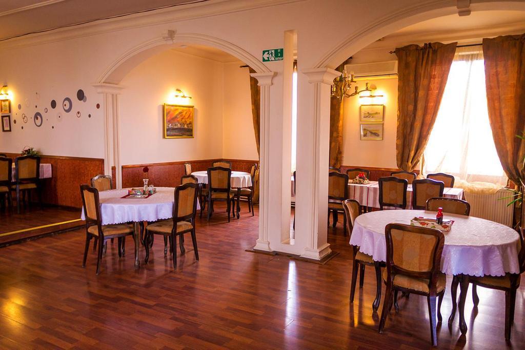 Ugostiteljski Objekat Karibo Hotel Sombor Ngoại thất bức ảnh
